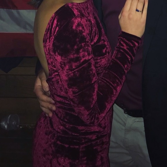 Small burgundy velvet backless Lulus dress - Picture 15 of 16